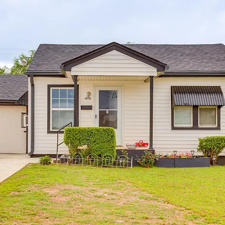 3 Mi To Dtwn Okc Inviting Home With Yard!